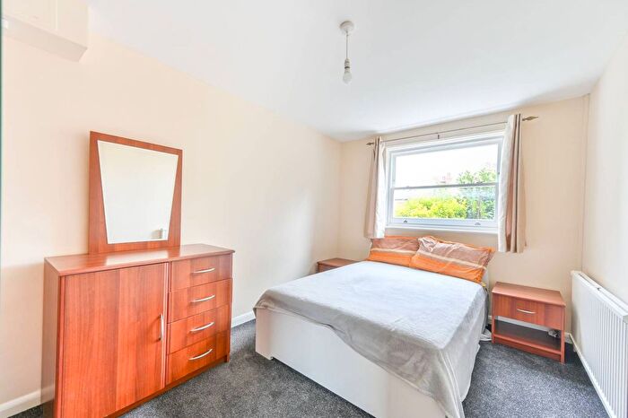 1 Bedroom Flat To Rent In Exeter Road, Mapesbury Estate, London, NW2