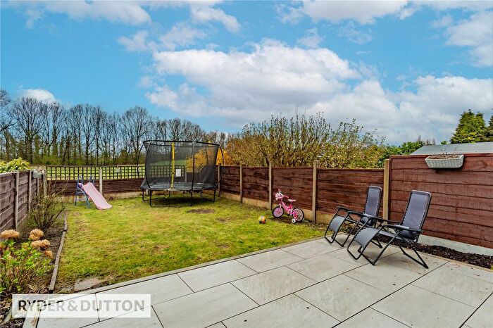 3 Bedroom Semi-Detached House For Sale In Bentley Avenue, Middleton, Manchester, M24