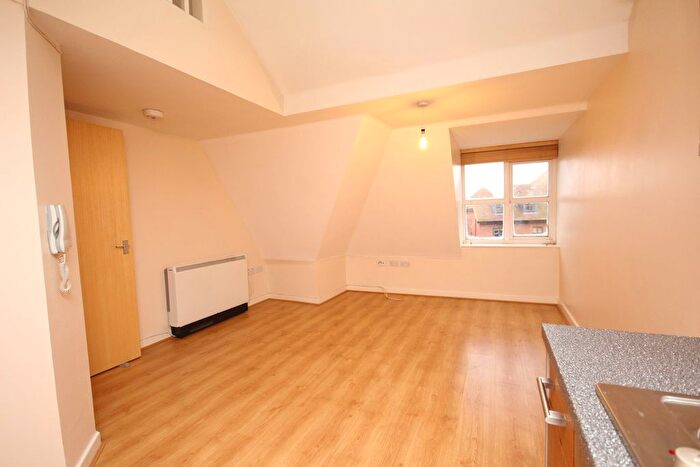 2 Bedroom Flat To Rent In Dunkerley Court, Birds Hill, Letchworth Garden City, SG6