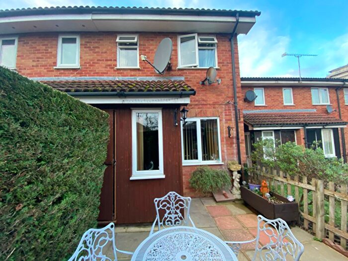 1 Bedroom Terraced House To Rent In Waverley Court, Woking, GU22