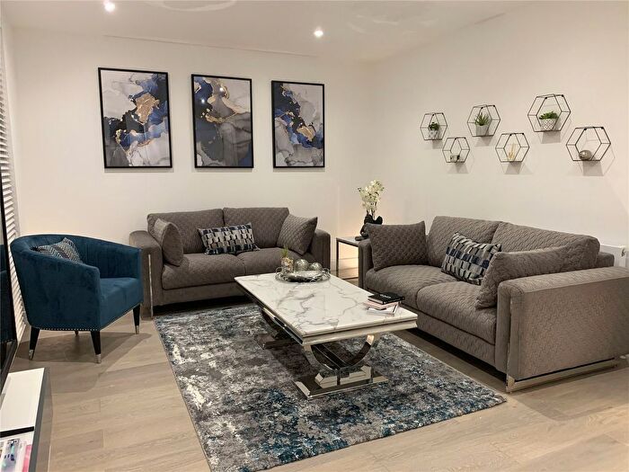 3 Bedroom Flat To Rent In Heathland House, Ickenham, UB10