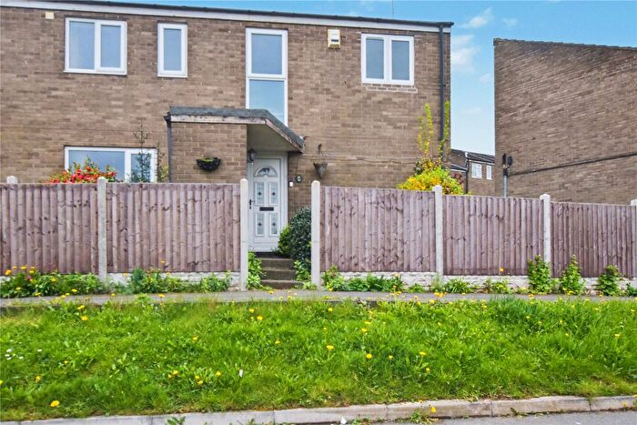 3 Bedroom Town House For Sale In Bawn Drive, Leeds, West Yorkshire, LS12