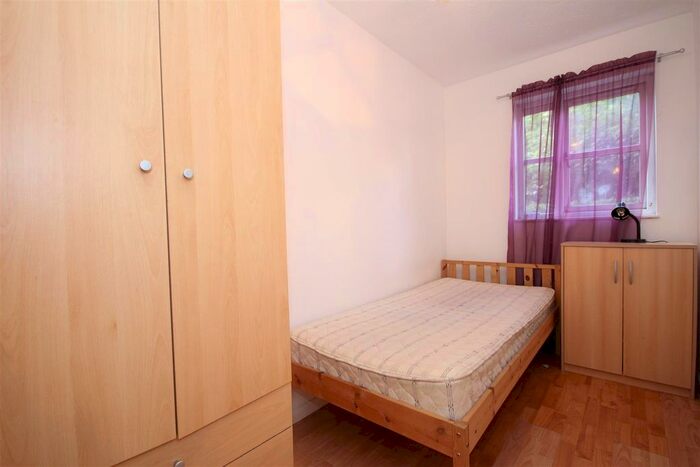 2 Bedroom Flat For Sale In Curtis Drive, London, W3