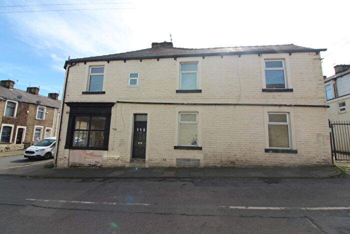 4 Bedroom End Of Terrace House For Sale In Springfield Road, Burnley, Lancashire, BB11