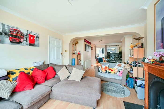 4 Bedroom Semi-Detached House To Rent In Hampton Court Avenue, East Molesey, KT8