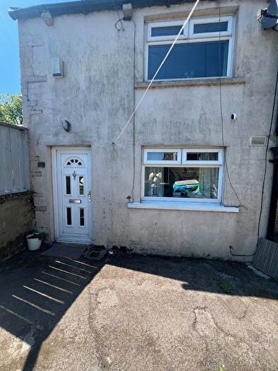 Terraced House To Rent In Silverhill Road, Bradford, BD3