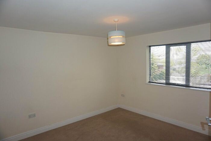 2 Bedroom Flat To Rent In Wellington Hill West, Bristol, BS9