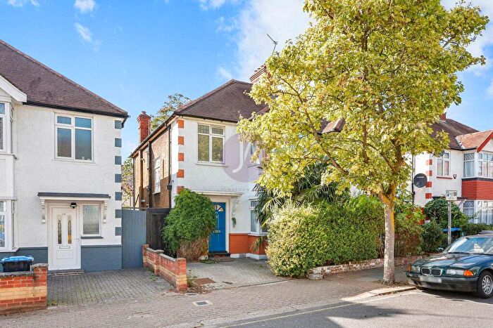 4 Bedroom Semi-Detached House To Rent In Hanover Road, Kensal Rise, London, NW10