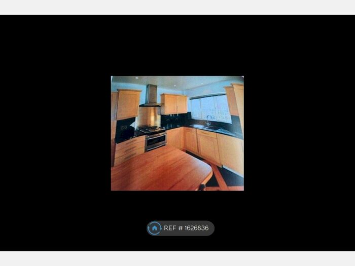 4 Bedroom Bungalow To Rent In Ellis Road, Berkshire, RG45