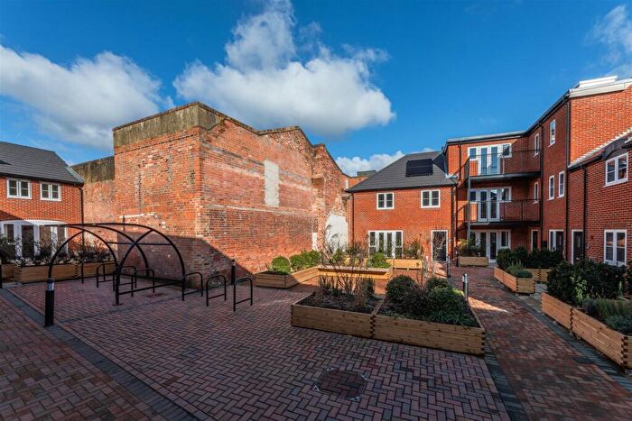 2 Bedroom Apartment To Rent In Brewhouse Yard, Wallingford, OX10