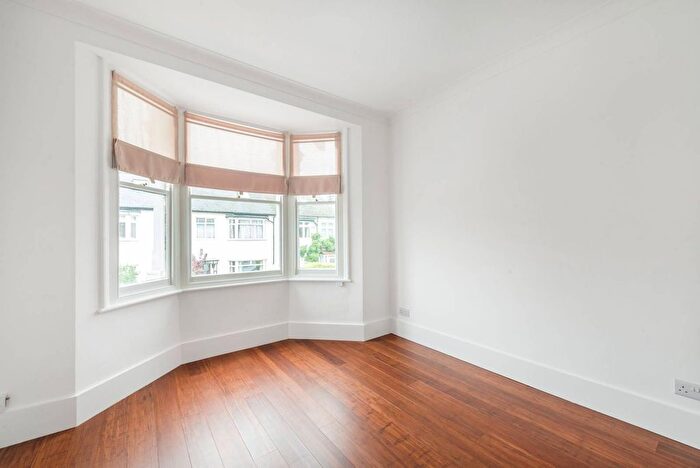 2 Bedroom Maisonette To Rent In Elmsleigh Road, Twickenham, TW2