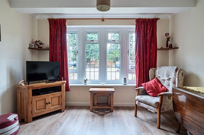 2 Bedroom Bungalow For Sale In Headley, Hampshire, GU35