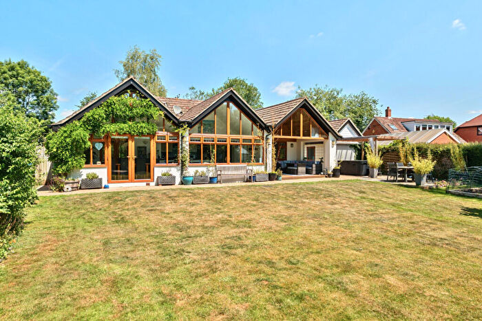3 Bedroom Detached House For Sale In Beech Lane, Woodcote, Reading, Oxfordshire, RG8