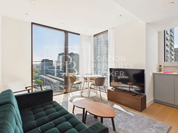 2 Bedroom Flat To Rent In Harcourt Tower, South Quay Plaza, E14