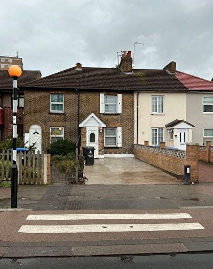 3 Bedroom Terraced House To Rent In Hertford Road, Enfield, Greater London, EN3