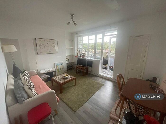 2 Bedroom Flat To Rent In Harrowgate Road, London, E9