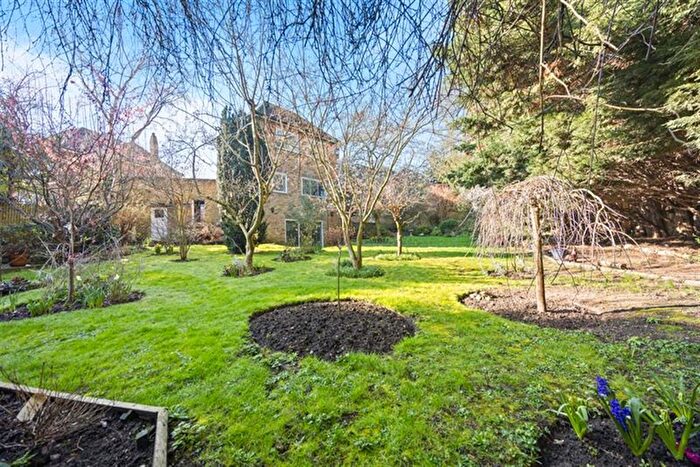 5 Bedroom Detached House For Sale In Cedars Close, Hendon, NW4