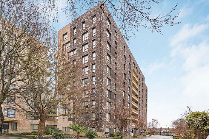 2 Bedroom Flat For Sale In Stanley Road, Acton, W3