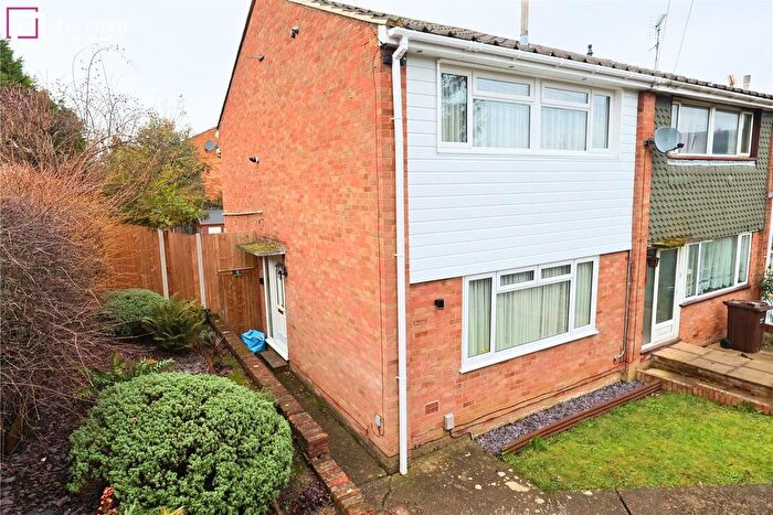 3 Bedroom End Terrace House For Sale In Lawn Close, Chatham, ME4