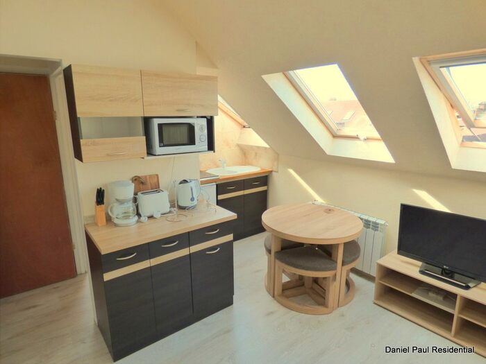 1 Bedroom Flat To Rent In Clitherow Avenue, Hanwell, W7