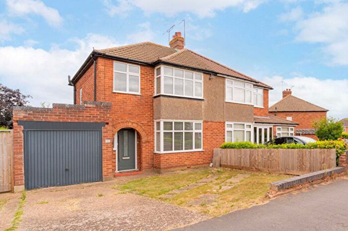 3 Bedroom Semi-Detached House For Sale In Moorhill Road, Whitnash, Leamington Spa, Warwickshire, CV31