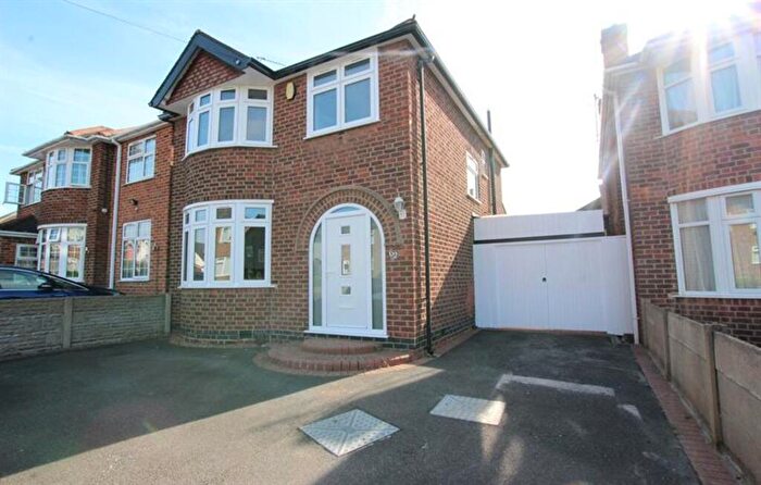 3 Bedroom Detached House To Rent In Trentham Drive, Nottingham, NG8