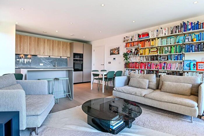 2 Bedroom Flat To Rent In Penn Street, Hoxton, London, N1