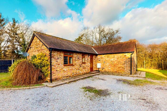 1 Bedroom Detached Bungalow To Rent In Bonnetts Lane, Ifield, RH11