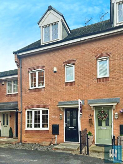 3 Bedroom Town House For Sale In Priory Chase, Pontefract, West Yorkshire, WF8
