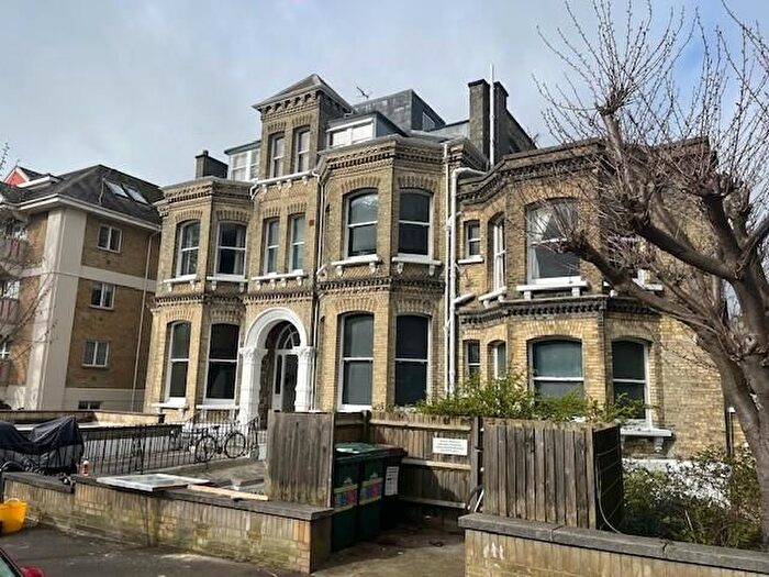 1 Bedroom Flat To Rent In Eaton Gardens, Hove, BN3