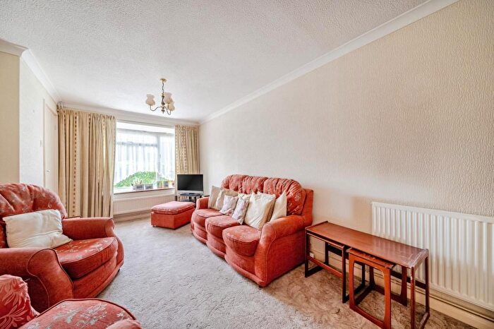 2 Bedroom Bungalow For Sale In Woking, Surrey, GU21