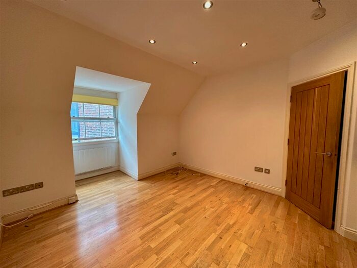 1 Bedroom Flat To Rent In Rosslyn Road, Watford, WD18
