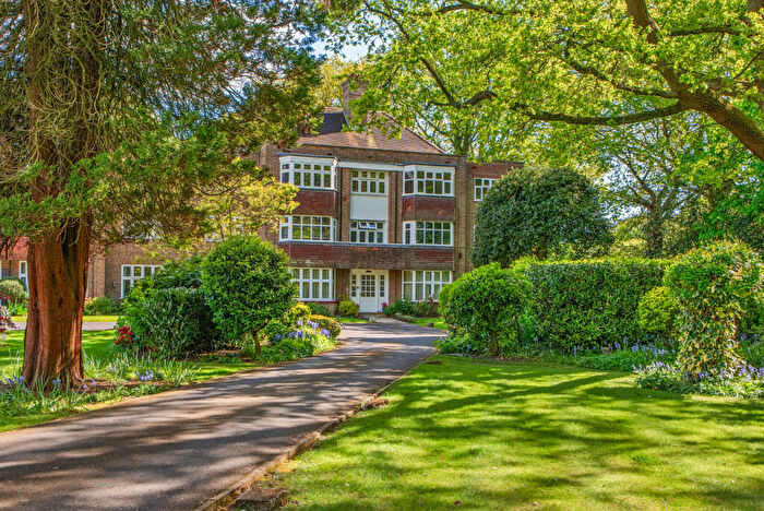 3 Bedroom Flat To Rent In Imber Close, Ember Lane, Esher, KT10