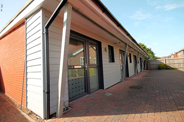 1 Bedroom Flat To Rent In Holmes Court, Canterbury, CT1