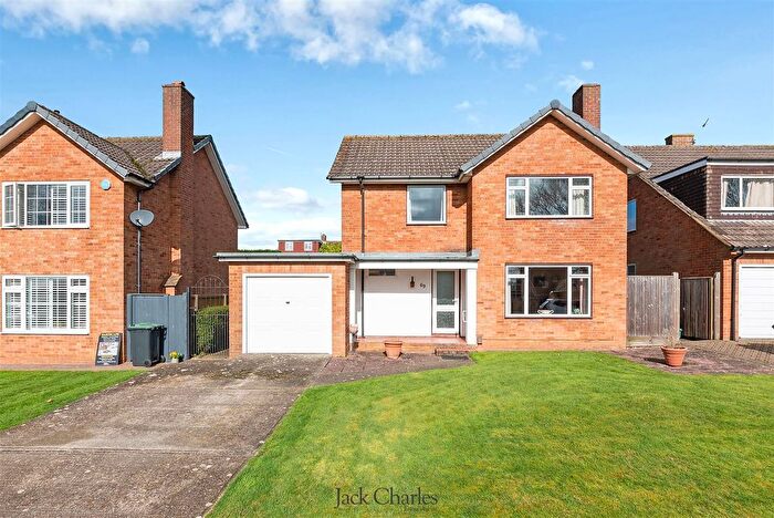 3 Bedroom Detached House For Sale In Higham Lane, Tonbridge, TN10