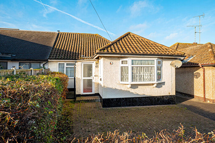 3 Bedroom Semi-Detached Bungalow For Sale In Hatfield Road, Rayleigh, SS6