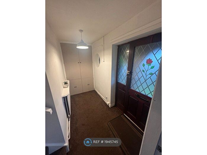 3 Bedroom Semi-Detached House To Rent In Wigan Road, Wigan, WN4