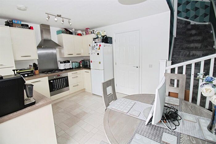 2 Bedroom End Of Terrace House For Sale In Twickenham Close, Hull, HU8