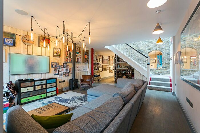 4 Bedroom Detached House To Rent In Ringford Road, London, SW18