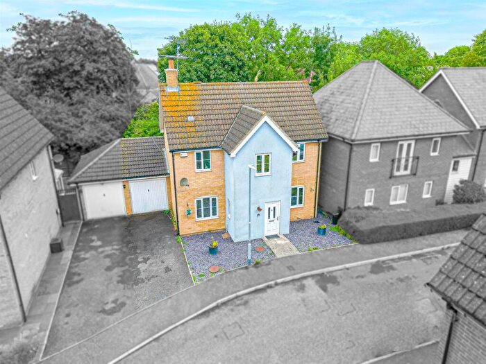 3 Bedroom Detached House For Sale In The Parks, Basildon, SS13