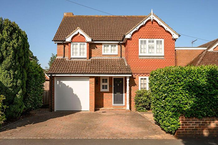 4 Bedroom Detached House For Sale In Weston Avenue, West Molesey, Surrey, KT8