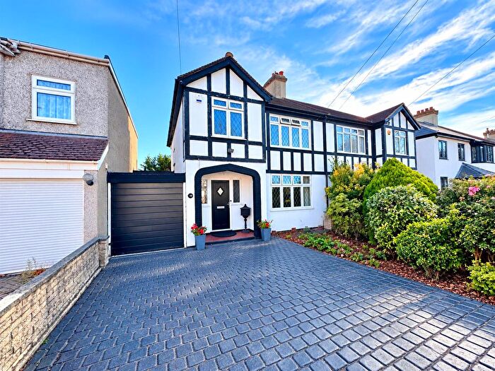 3 Bedroom Semi-Detached House For Sale In Fairlawn Avenue, Bexleyheath, DA7