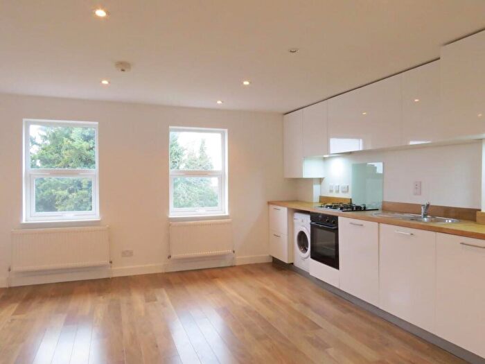2 Bedroom Apartment To Rent In Beulah Hill, Crystal Palace, SE19