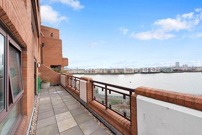 3 Bedroom Apartment To Rent In Free Trade Wharf, The Highway, Wapping, E1W