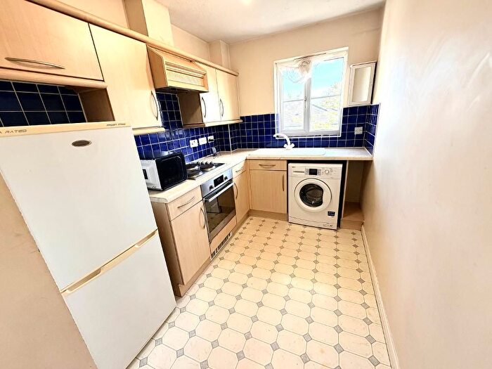 1 Bedroom Flat For Sale In Payne Close, Barking, Essex, IG11