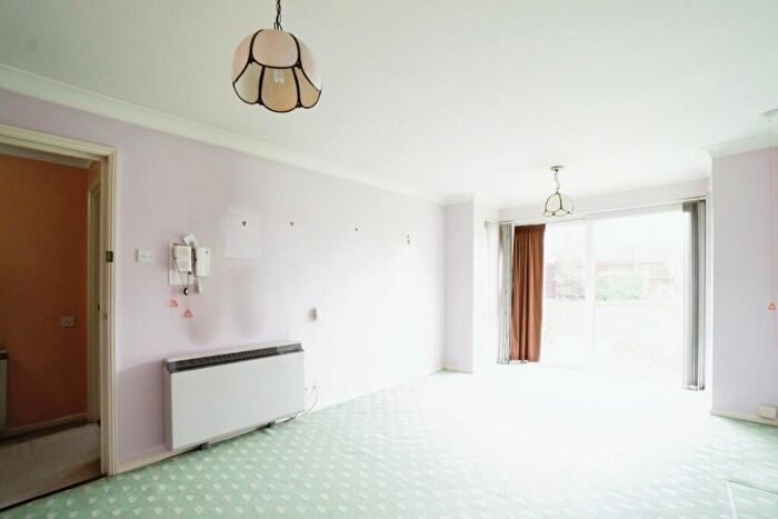 1 Bedroom Retirement Property For Sale In Anglia Court, Dagenham, RM8