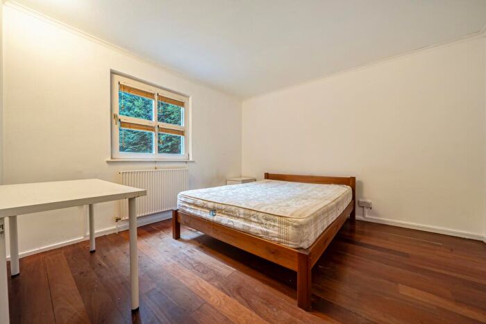 Terraced House To Rent In Queen Of Denmark Court, Rotherhithe, SE16