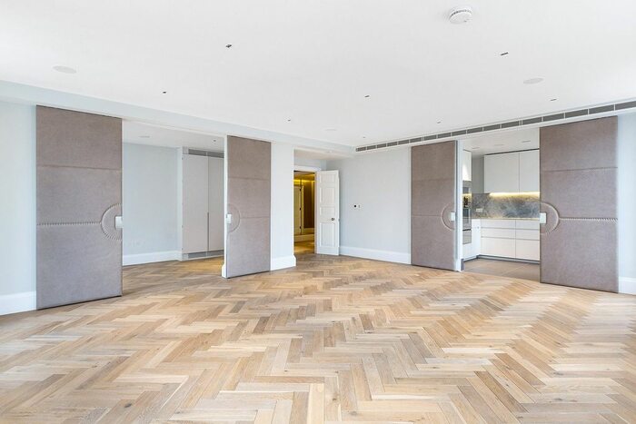 3 Bedroom Flat To Rent In Bennett House, St James Street, London, SW1A