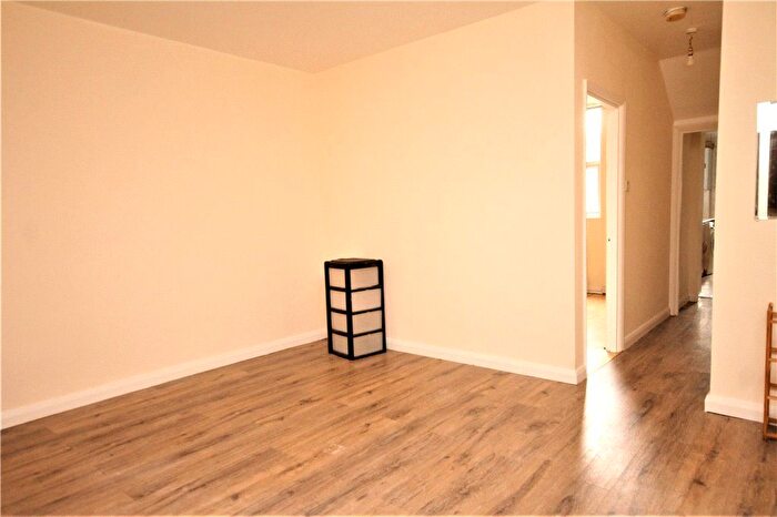 2 Bedroom Maisonette To Rent In Whitehorse Road, Croydon, CR0