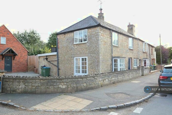 2 Bedroom End Of Terrace House To Rent In Main Street, Buckingham, MK18